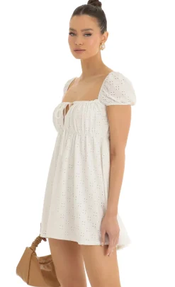 LUCY IN THE SKY Mini Dresses^Baby Doll Dress In White