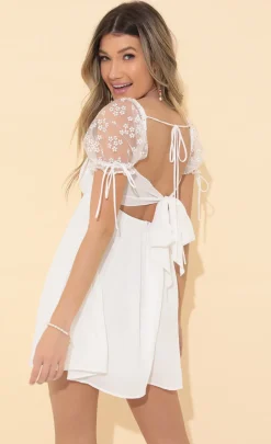 LUCY IN THE SKY Mini Dresses^Baby Doll Dress In White Daisy