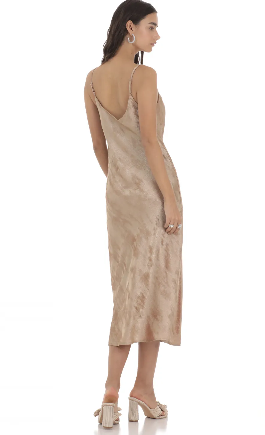 LUCY IN THE SKY Midi Dresses^Crushed Shimmer Midi Dress In Sand