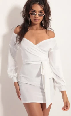 LUCY IN THE SKY Mini Dresses^Off Shoulder Velvet Dress In White