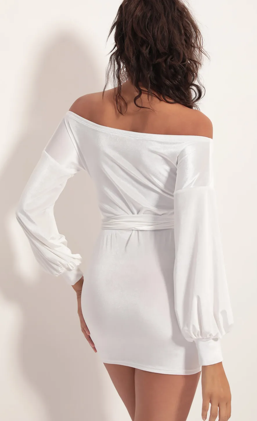LUCY IN THE SKY Mini Dresses^Off Shoulder Velvet Dress In White