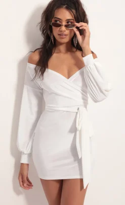 LUCY IN THE SKY Mini Dresses^Off Shoulder Velvet Dress In White