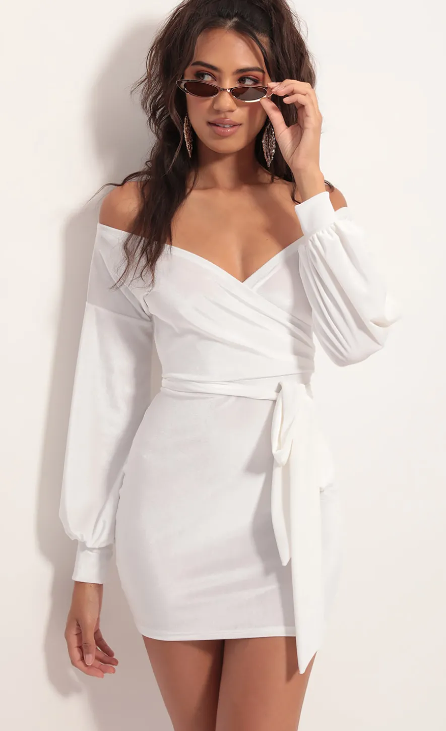 LUCY IN THE SKY Mini Dresses^Off Shoulder Velvet Dress In White