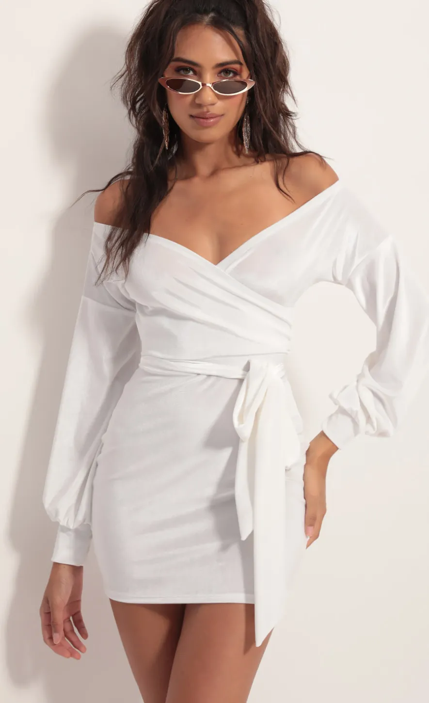 LUCY IN THE SKY Mini Dresses^Off Shoulder Velvet Dress In White