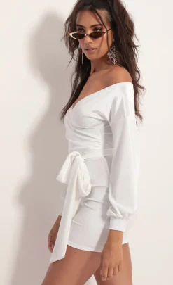 LUCY IN THE SKY Mini Dresses^Off Shoulder Velvet Dress In White